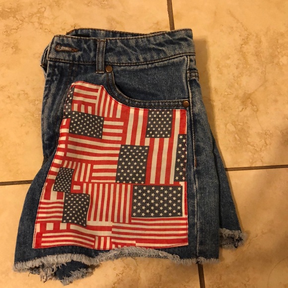Forever 21 American Flag Shorts - Picture 1 of 4
